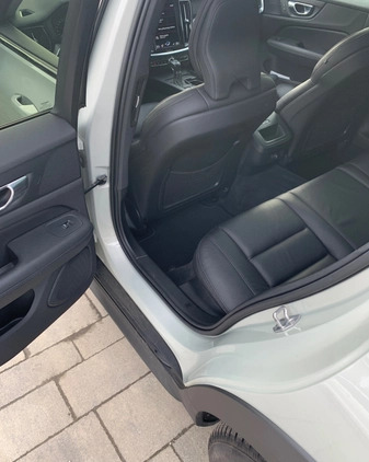 Volvo V60 Cross Country cena 129900 przebieg: 72500, rok produkcji 2020 z Wisła małe 379